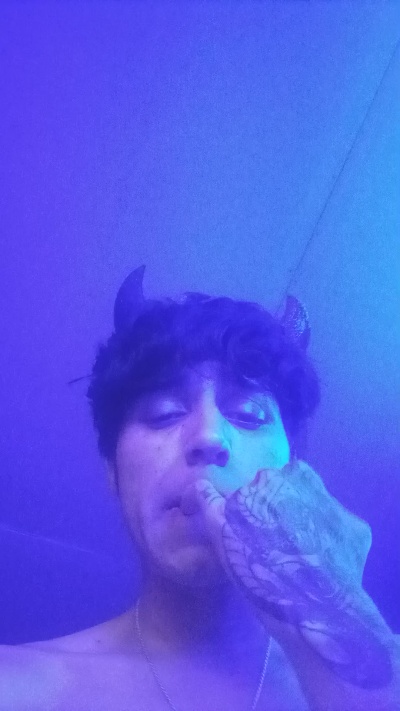Pure_b0n3 live cam on Cam4