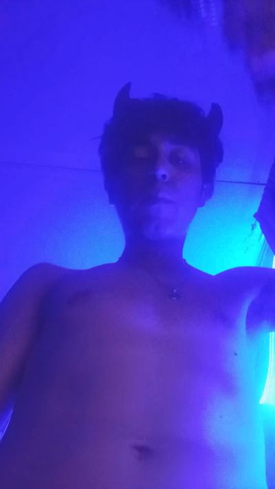Pure_b0n3 live cam on Cam4