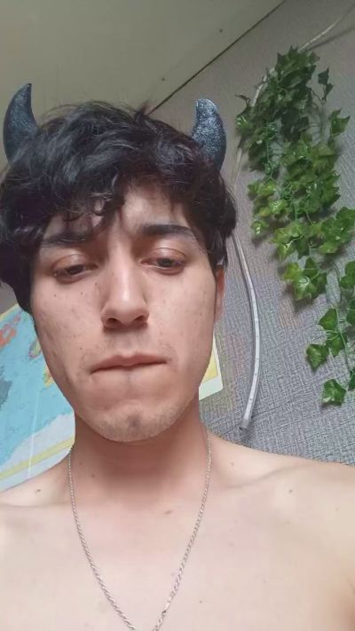 Pure_b0n3 live cam on Cam4