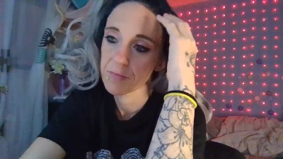 Purple2StayThnx live cam on Cam4