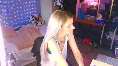Purple2StayThnx live cam on Cam4