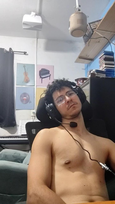 PutinhoCaliente live cam on Cam4