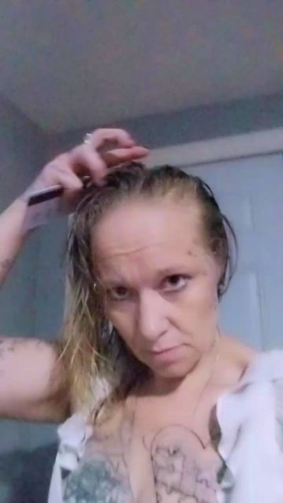 QUEENB8675 live cam on Cam4
