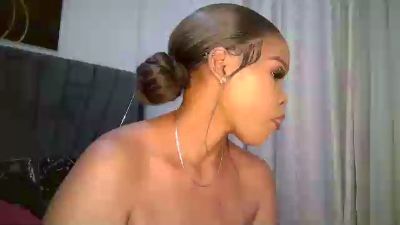 QueenB live cam on Cam4