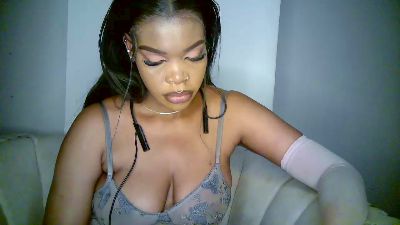 QueenB live cam on Cam4
