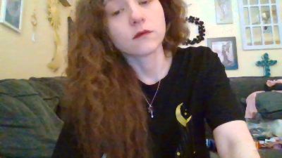 QueenCrimson live cam on Cam4