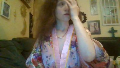 QueenCrimson live cam on Cam4