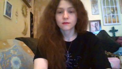 QueenCrimson live cam on Cam4