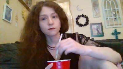 QueenCrimson live cam on Cam4