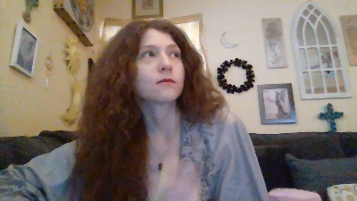 QueenCrimson live cam on Cam4