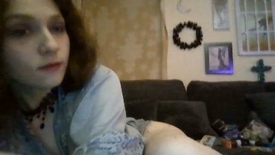 QueenCrimson live cam on Cam4