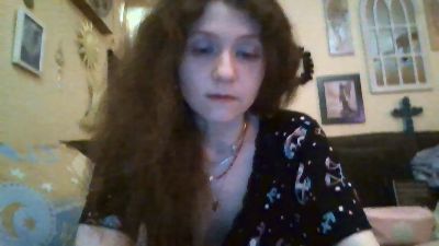 QueenCrimson live cam on Cam4