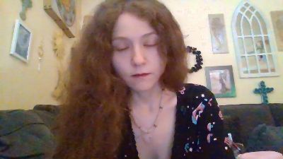 QueenCrimson live cam on Cam4