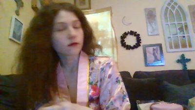 QueenCrimson live cam on Cam4