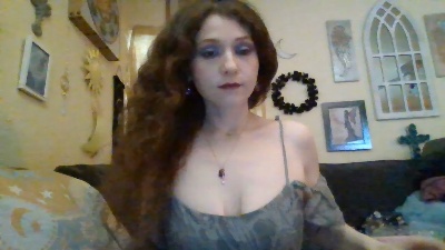 QueenCrimson live cam on Cam4