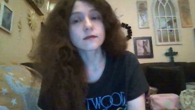 QueenCrimson live cam on Cam4