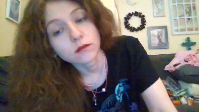 QueenCrimson live cam on Cam4