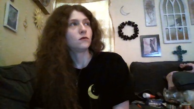 QueenCrimson live cam on Cam4