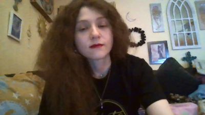 QueenCrimson live cam on Cam4