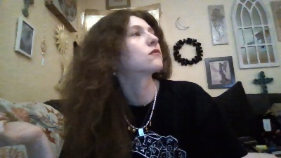 QueenCrimson live cam on Cam4