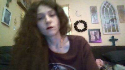 QueenCrimson live cam on Cam4