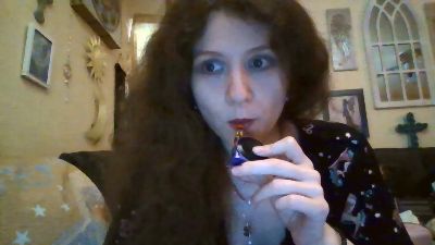 QueenCrimson live cam on Cam4