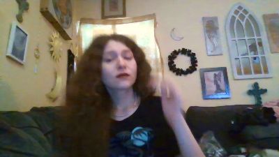 QueenCrimson live cam on Cam4