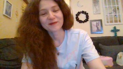 QueenCrimson live cam on Cam4
