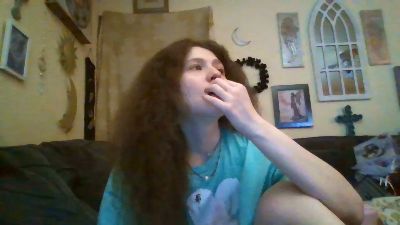 QueenCrimson live cam on Cam4