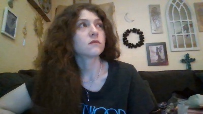 QueenCrimson live cam on Cam4