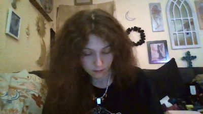 QueenCrimson live cam on Cam4