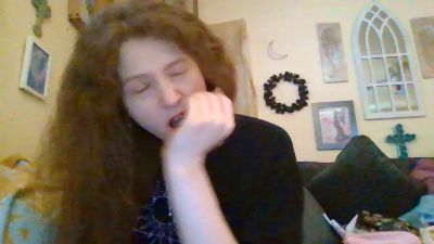 QueenCrimson live cam on Cam4
