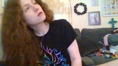 QueenCrimson live cam on Cam4