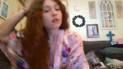 QueenCrimson live cam on Cam4