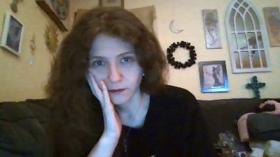 QueenCrimson live cam on Cam4