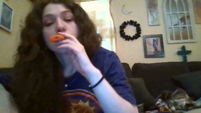 QueenCrimson live cam on Cam4