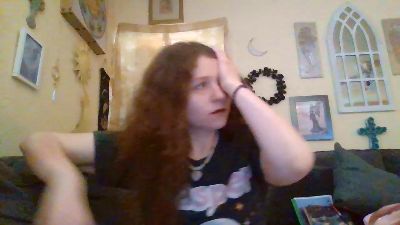 QueenCrimson live cam on Cam4