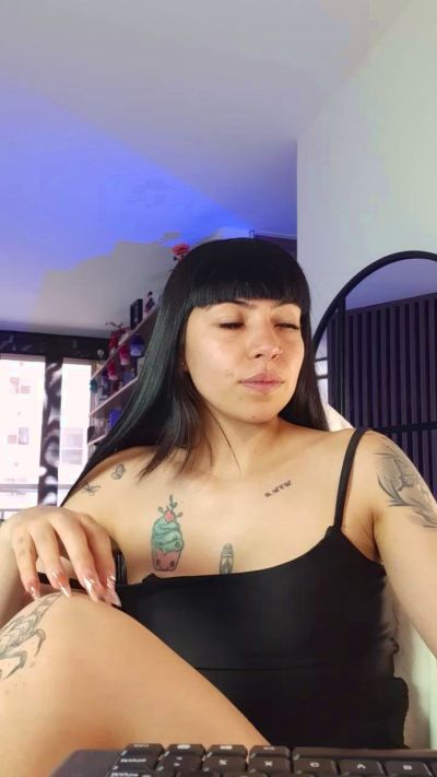 QueenDesiree live cam on Cam4