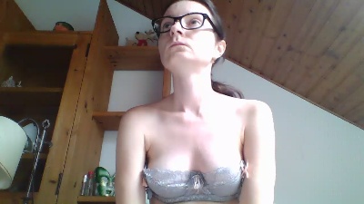 QueenDiva30 live cam on Cam4