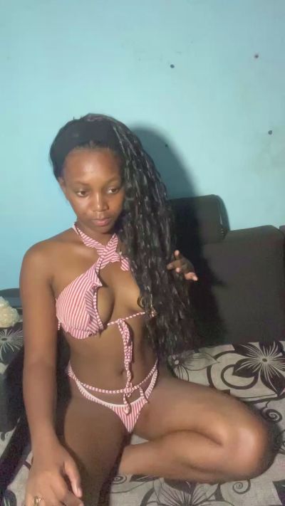 QueenJha6995 live cam on Cam4