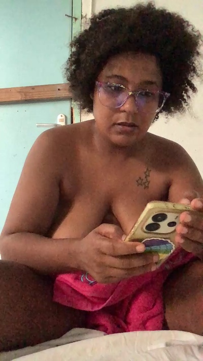 Queen_Alicia live cam on Cam4