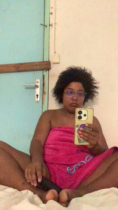 Queen_Alicia live cam on Cam4