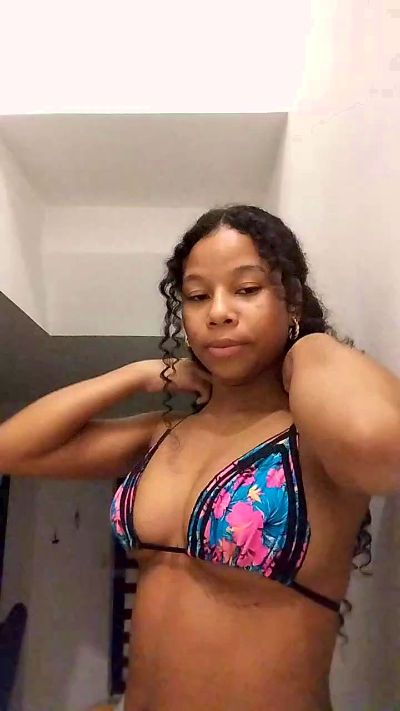 live webcam porn Queen FullPee