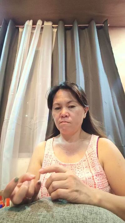 Queenbee82 live cam on Cam4