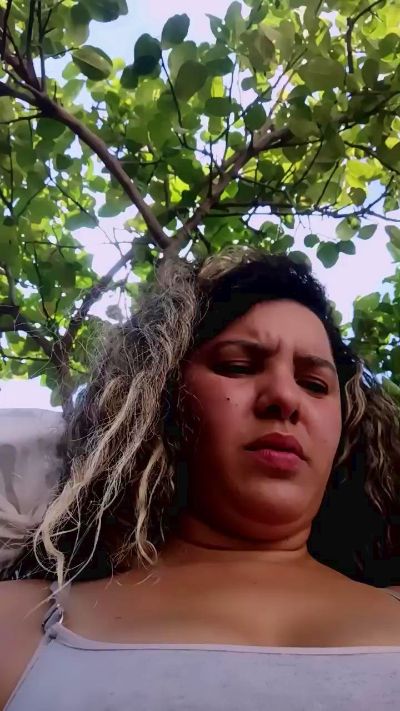 Queendirty_piss live cam on Cam4