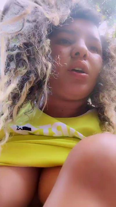 Queendirty_piss live cam on Cam4
