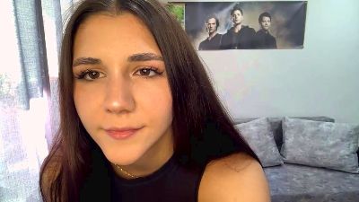 QueenieDungee live cam on Cam4