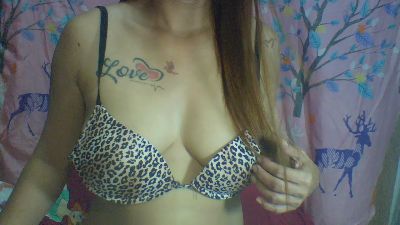 Queenlove4u live cam on Cam4