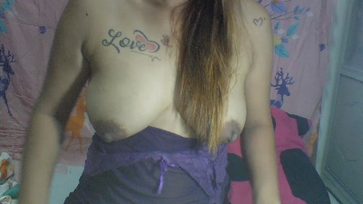 Queenlove4u live cam on Cam4