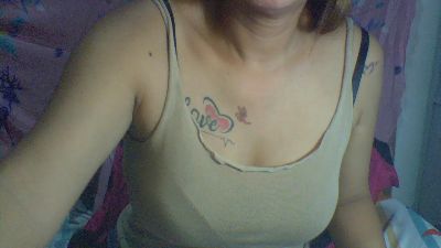 Queenlove4u live cam on Cam4
